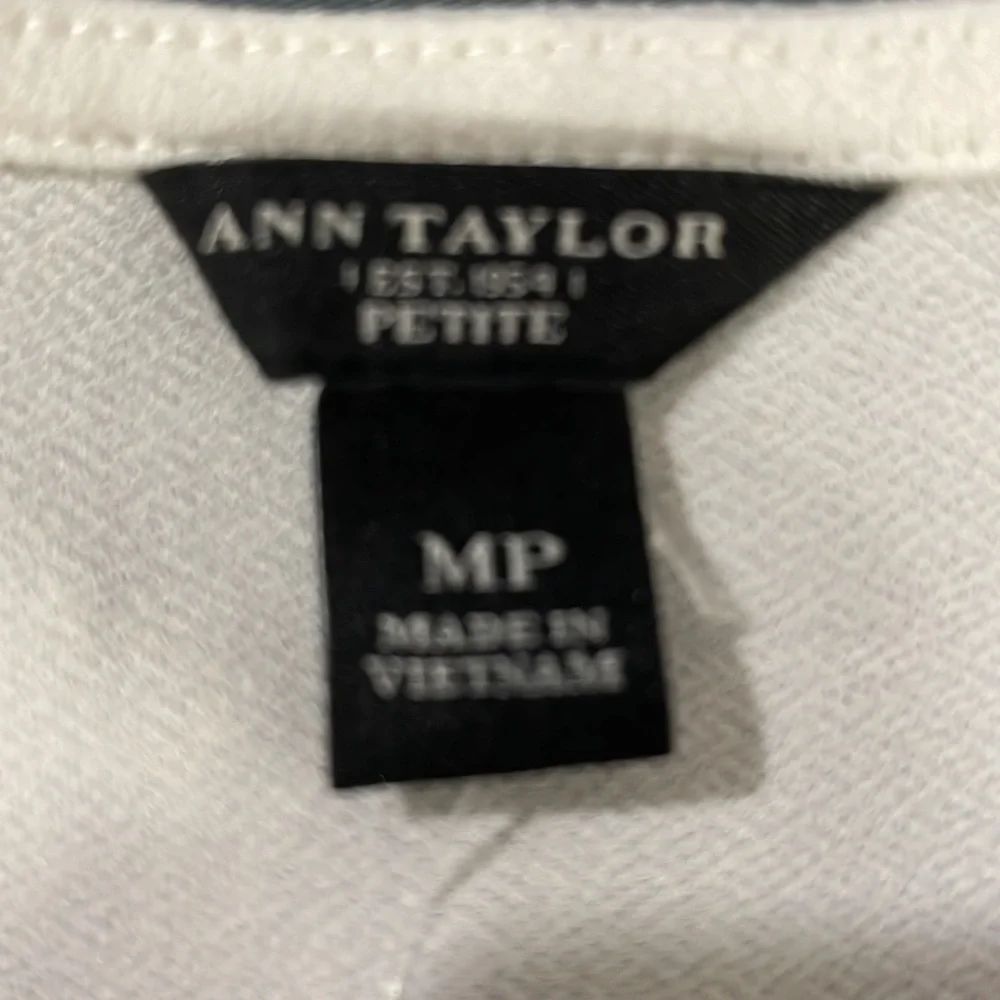 Bundle of tops for ladies 👚 Banana Republic, Ann Taylor and Old Navy. - Picture 3 of 10